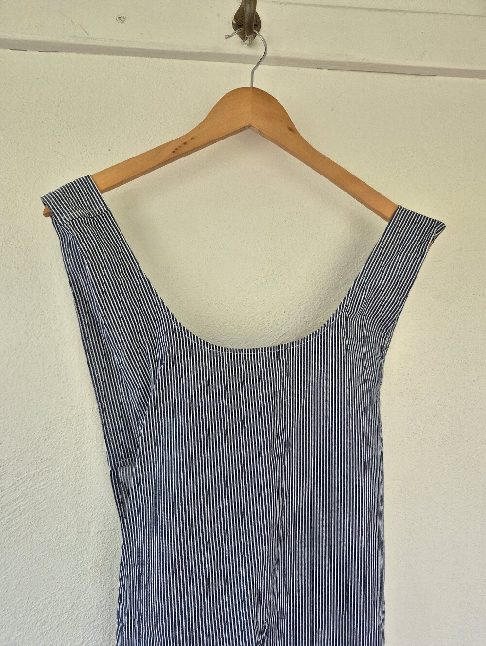 Cross Back Apron Blue And White Stripes - Picture 2 of 4